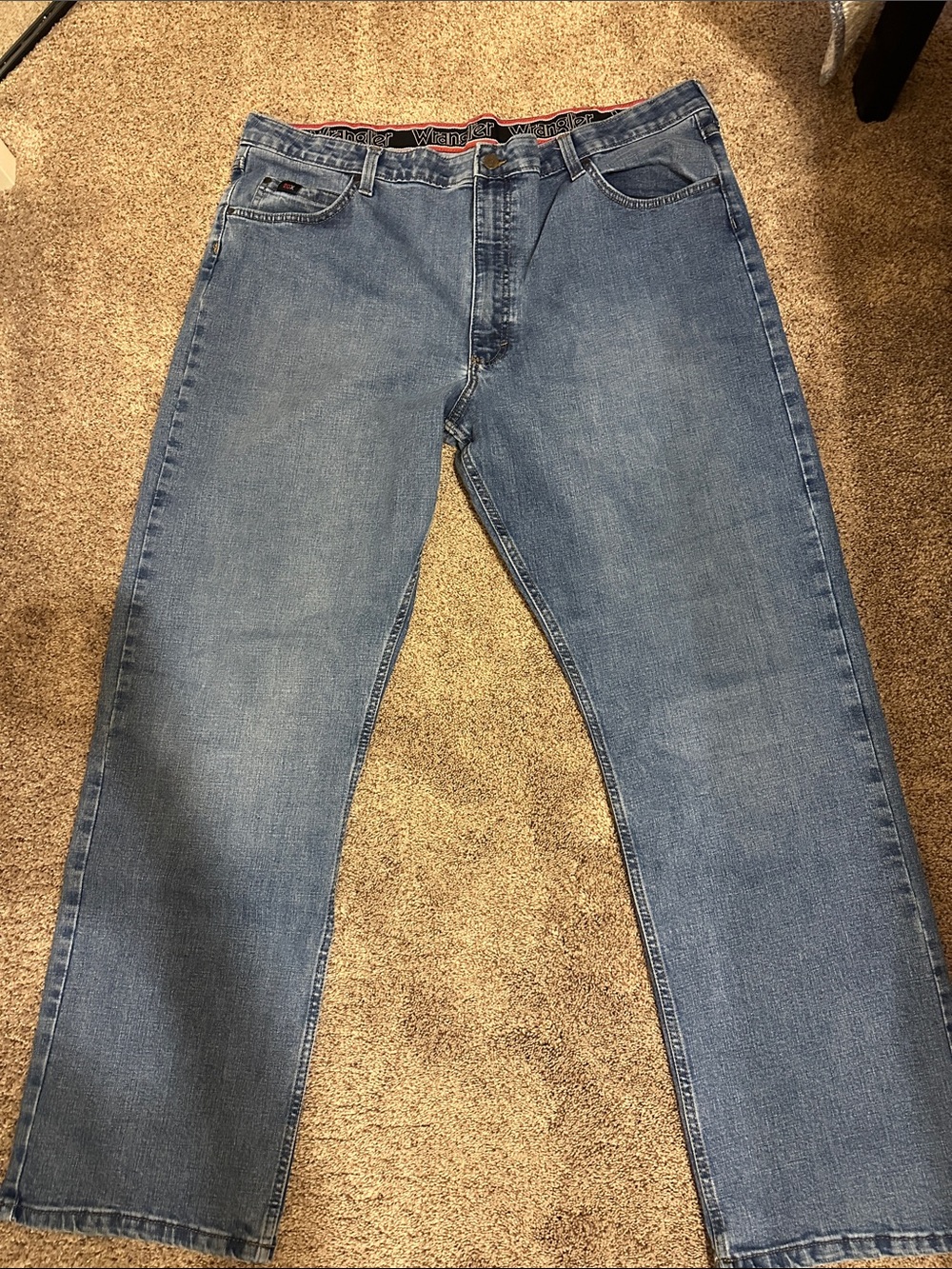 Wrangler Men's Light Blue Relaxed Fit Jeans - Picture 1 of 3